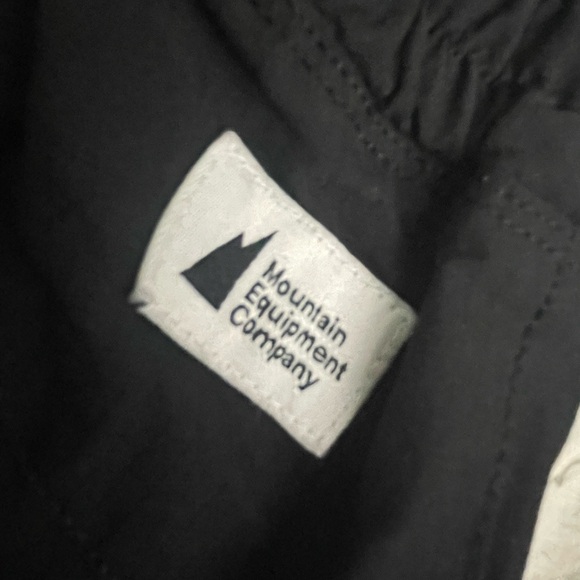 MEC waterproof shorts size youth 10 - Picture 2 of 2